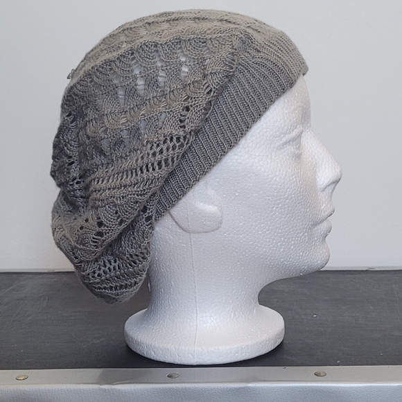 An Ardene Grey beret - Picture 3 of 9